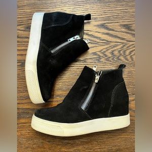 Steve Madden, suede, double zip, platform wedgie! Size 7M